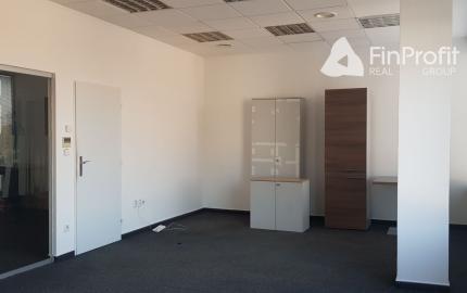 Prenajmem v Nitre na Levickej ulici 3 kancelárske priestory.