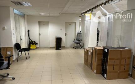 Na prenájom zrekonštruovaný obchodný priestor 342 m2. Možnosť rozdelenia na dve menšie prevádzky (222 m2 a 120 m2).