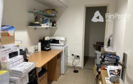 Na prenájom zrekonštruovaný obchodný priestor 342 m2. Možnosť rozdelenia na dve menšie prevádzky (222 m2 a 120 m2).