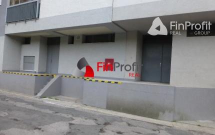 Na prenájom zrekonštruovaný obchodný priestor 342 m2. Možnosť rozdelenia na dve menšie prevádzky (222 m2 a 120 m2).