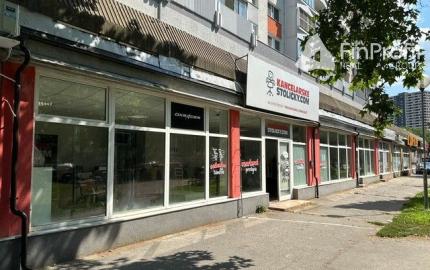 Na prenájom zrekonštruovaný obchodný priestor 342 m2. Možnosť rozdelenia na dve menšie prevádzky (222 m2 a 120 m2).