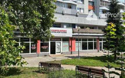 Na prenájom zrekonštruovaný obchodný priestor 342 m2. Možnosť rozdelenia na dve menšie prevádzky (222 m2 a 120 m2).