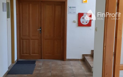 Prenajmem v Nitre 30m2 s parkovacím miestom na Cabajskej ceste.