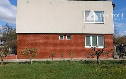 Predaj veľkého RD s 30 árovým pozemkom.