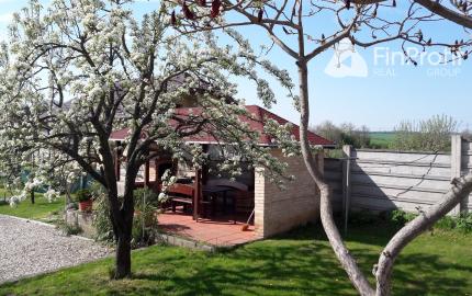 Na predaj útulný pekný RD na bývanie aj podnikanie, Podhájska