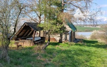 Na predaj 24 árový pozemok s chatou.