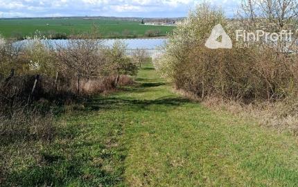 Na predaj 24 árový pozemok s chatou.