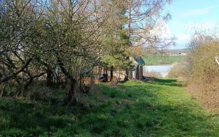 Na predaj 24 árový pozemok s chatou.