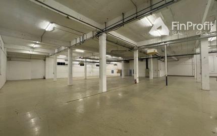 Na prenájom vykurovaný sklad s výmerou 970 m2 so sociálnym zázemím v Rači.