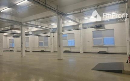 Na prenájom vykurovaný sklad s výmerou 970 m2 so sociálnym zázemím v Rači.