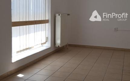 Predám komerčnú budovu komplet prenajatú v centre Nitry.