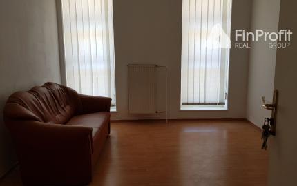 Predám komerčnú budovu komplet prenajatú v centre Nitry.