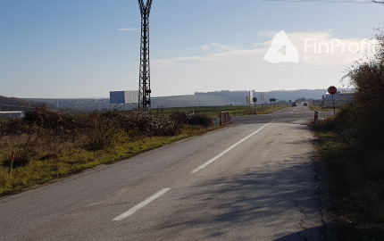 Predám pozemok na Zlatomoraveckej ceste pri Nitre, 6492m2.