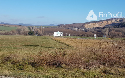 Predám pozemok na Zlatomoraveckej ceste pri Nitre, 6492m2.