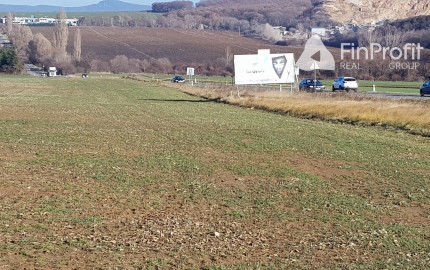 Predám pozemok na Zlatomoraveckej ceste pri Nitre, 6492m2.