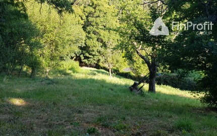 Predám dva stavebné pozemky pod lesom Nitra - Zobor, 1635m2.