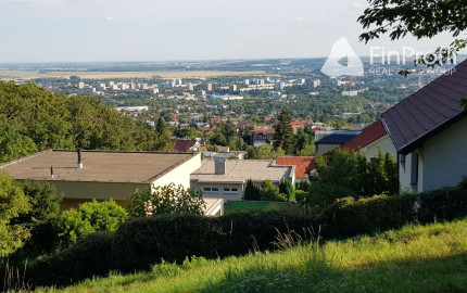 Predám dva stavebné pozemky pod lesom Nitra - Zobor, 1635m2.