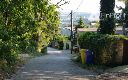 Predám dva stavebné pozemky pod lesom Nitra - Zobor, 1635m2.