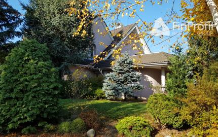 Predám RD pre veľkú rodinu alebo firmu v Nitre - Čermáň.