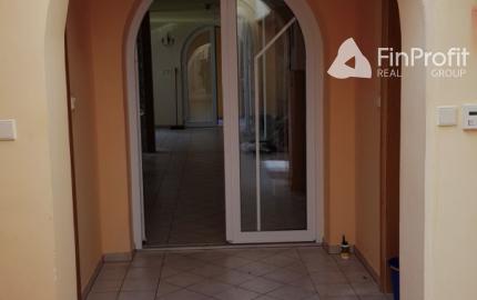 Predám RD pre veľkú rodinu alebo firmu v Nitre - Čermáň.