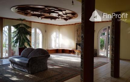 Predám RD pre veľkú rodinu alebo firmu v Nitre - Čermáň.