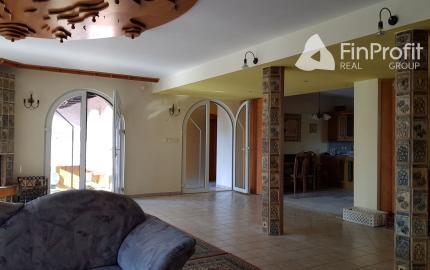 Predám RD pre veľkú rodinu alebo firmu v Nitre - Čermáň.