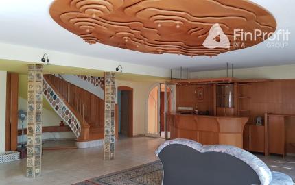 Predám RD pre veľkú rodinu alebo firmu v Nitre - Čermáň.