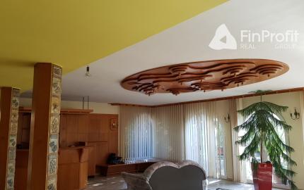 Predám RD pre veľkú rodinu alebo firmu v Nitre - Čermáň.