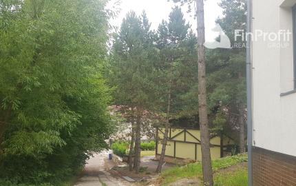 Predám budovu so 7 apartmánmi vo výstavbe vo Vyhniach.