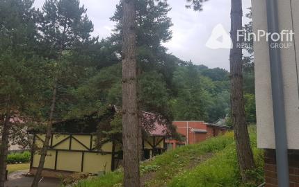 Predám budovu so 7 apartmánmi vo výstavbe vo Vyhniach.