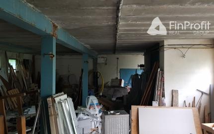 Predám budovu so 7 apartmánmi vo výstavbe vo Vyhniach.