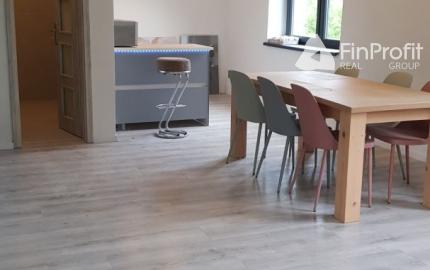 Predám budovu so 7 apartmánmi vo výstavbe vo Vyhniach.