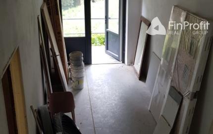 Predám budovu so 7 apartmánmi vo výstavbe vo Vyhniach.