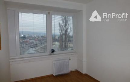 Kancelária s parkovacím miestom zdarma na prenájom - 15,6 m2, Račianska ul.