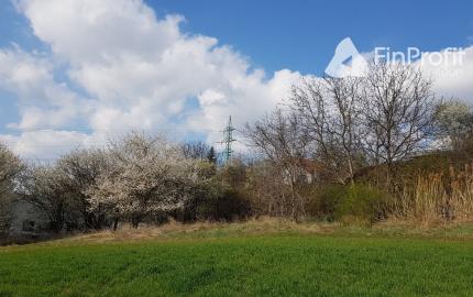 Predám pozemok v Hlohovci 858m2.