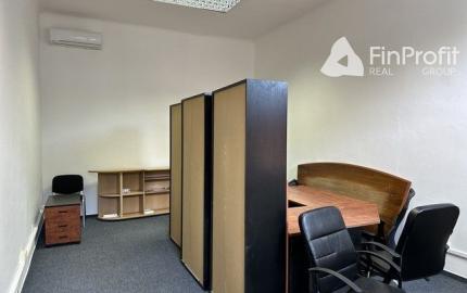 Kancelársky priestor o výmere 107 m2 s vlastným zázemím v centre mesta na Šafárikovom námestí.