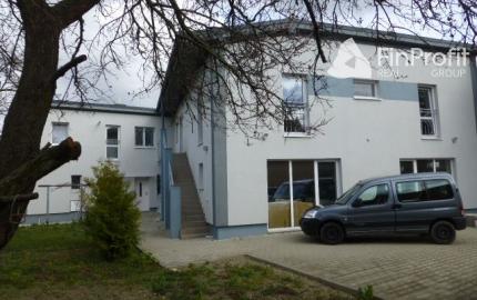 Na prenájom zrekonštruovaný kancelársky priestor o výmere 85 m2 s vlastným vstupom.