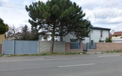 Na prenájom zrekonštruovaný kancelársky priestor o výmere 85 m2 s vlastným vstupom.