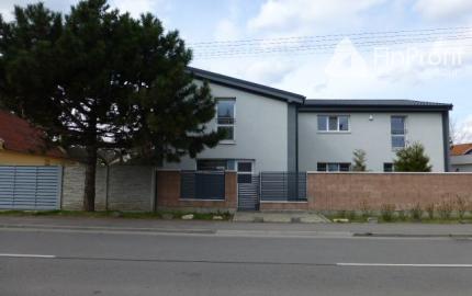 Na prenájom zrekonštruovaný kancelársky priestor o výmere 85 m2 s vlastným vstupom.