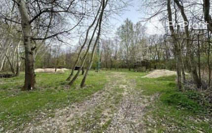 Na prenájom pekný pozemok vhodný pre voľno časové aktivity.