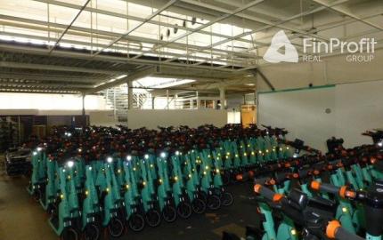 Obchodno-skladový priestor 715 m2 so vstavanou administratívnou časťou.