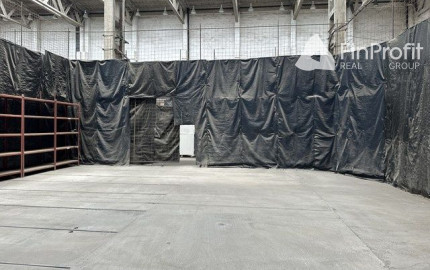 Skladovací priestor na prenájom - 240 m2,  Kopčianska ul.