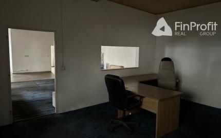 Sklad s administratívnym a sociálnym zázemím na prenájom - 810 m2, Kukučínova ul.