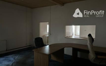 Sklad s administratívnym a sociálnym zázemím na prenájom - 810 m2, Kukučínova ul.