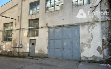 Sklad s administratívnym a sociálnym zázemím na prenájom - 810 m2, Kukučínova ul.