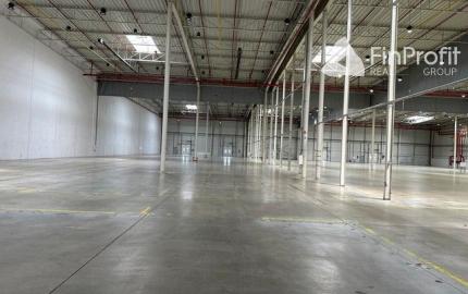 Vykurovaný sklad so zázemím na prenájom. Možnosť rozdelenia. - 8.600 m2, Rača