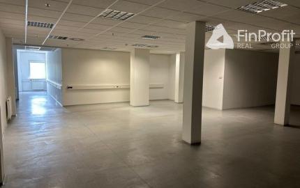 Vykurovaný sklad so zázemím na prenájom. Možnosť rozdelenia. - 8.600 m2, Rača