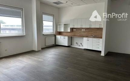 Vykurovaný sklad so zázemím na prenájom. Možnosť rozdelenia. - 8.600 m2, Rača