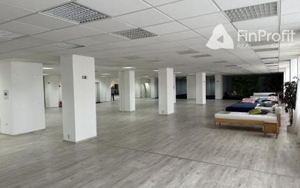 Na prenájom obchodné priestory v rôznych výmerách v Rači.