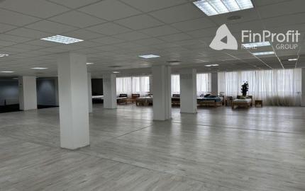 Na prenájom obchodné priestory v rôznych výmerách v Rači.